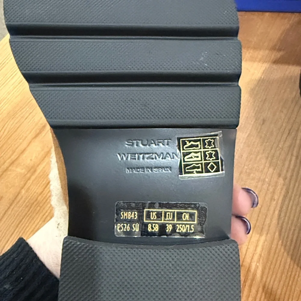 Stuart Weitzman Shearling Mule - Picture 6 of 11